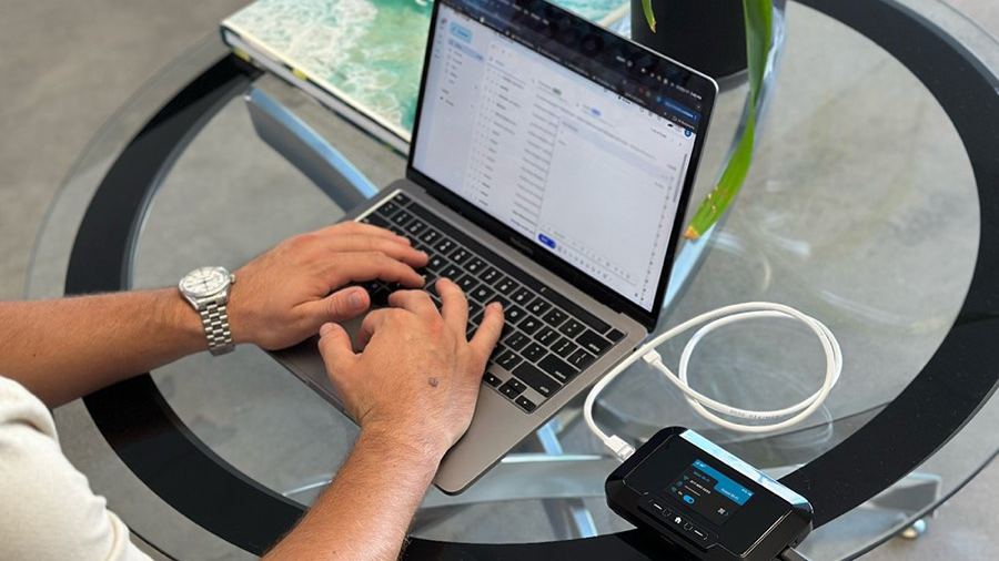 JEXtream RG3102N hotspot tethered to a laptop in a work setting